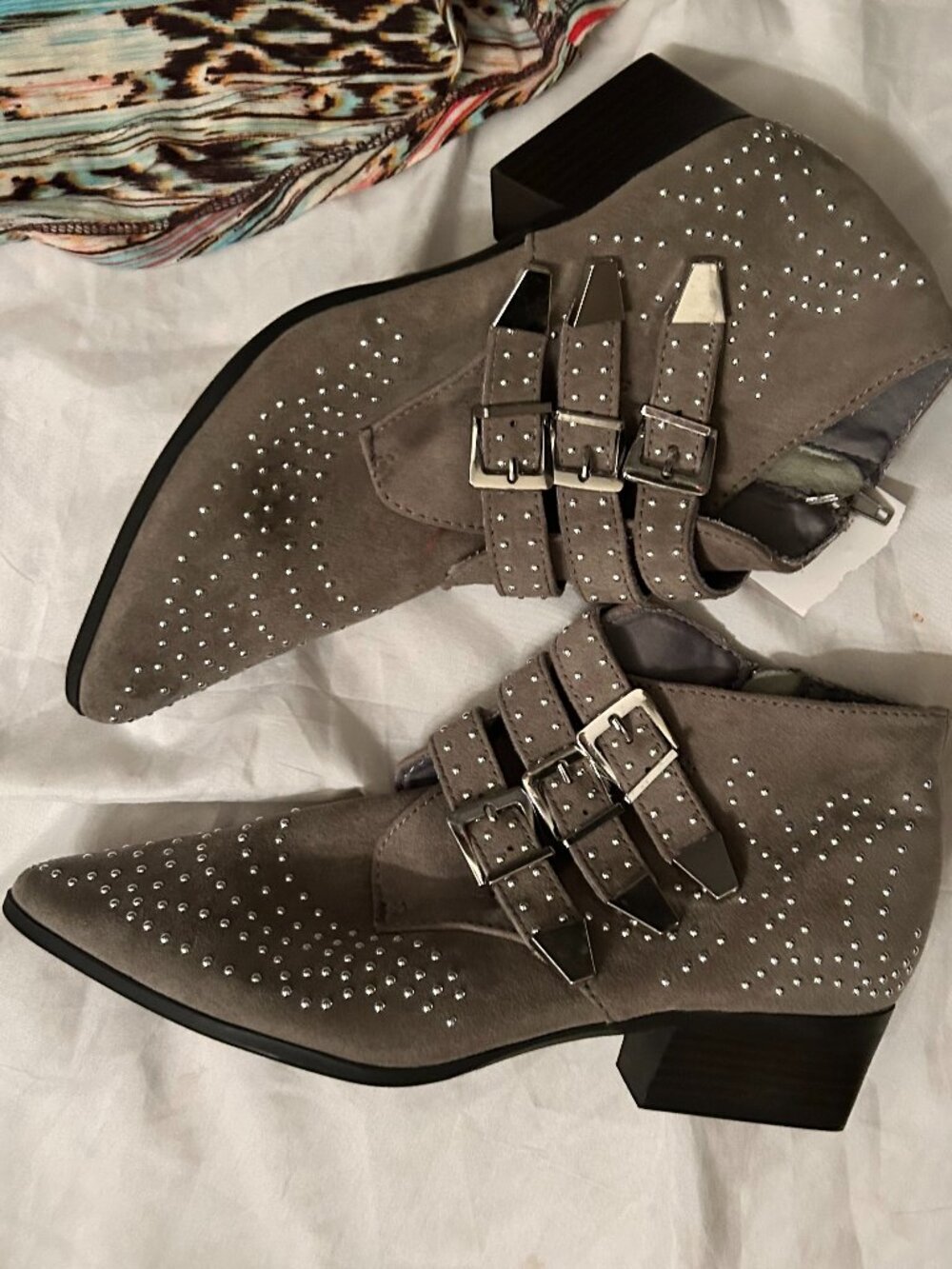 womans size 7 ankle boots gray  faux leather shoes seven western